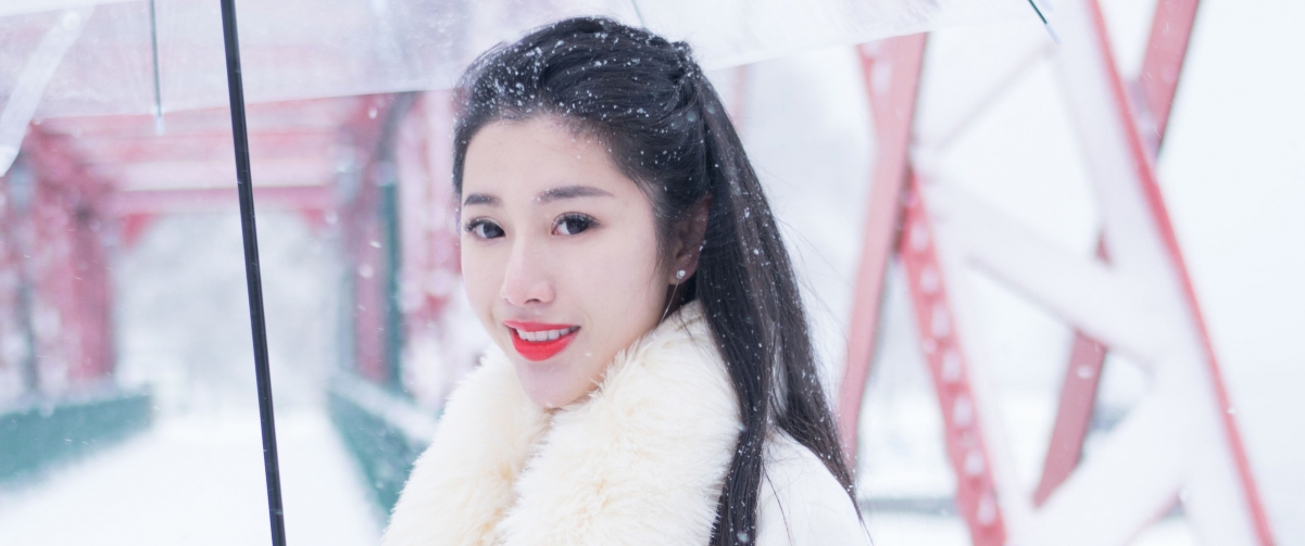 陈嘉嘉Tiffany 雪中美女3440x1440壁纸